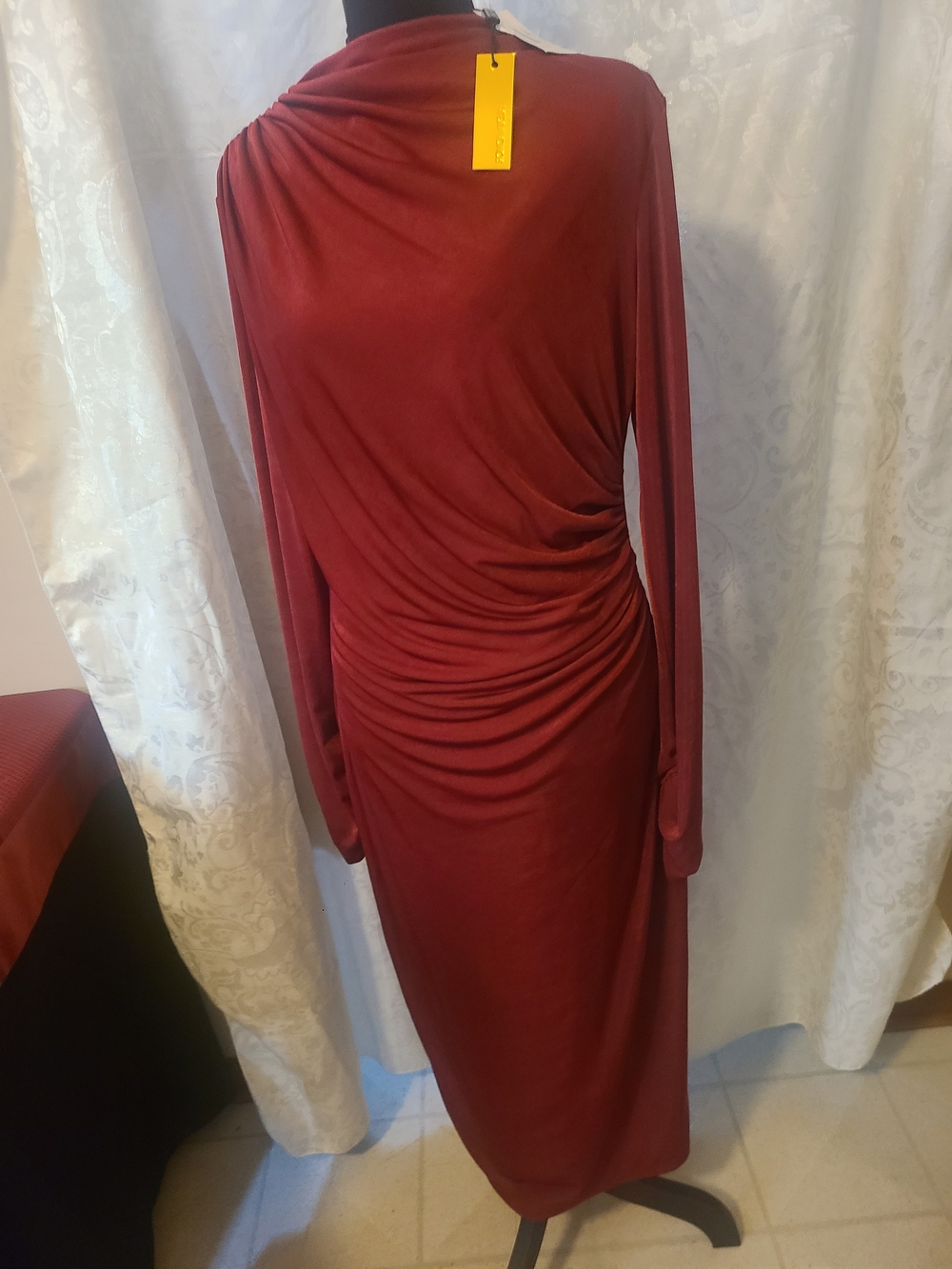 Alexia Admor Long Sleeve Ruched Midi Dress in Wine